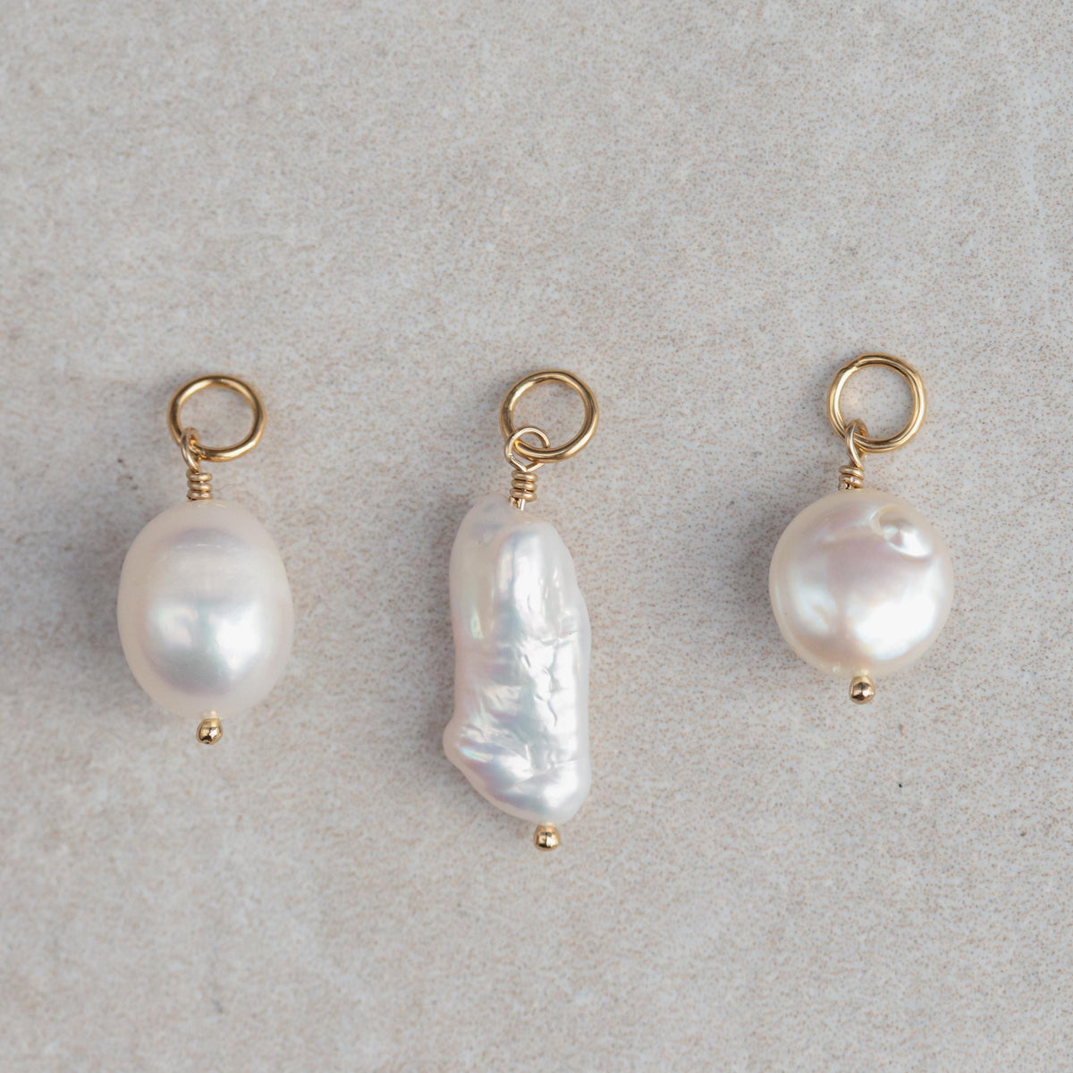 Elegant freshwater pearl pendant in 14K gold, featuring a luminous pearl suspended from a delicate gold chain.