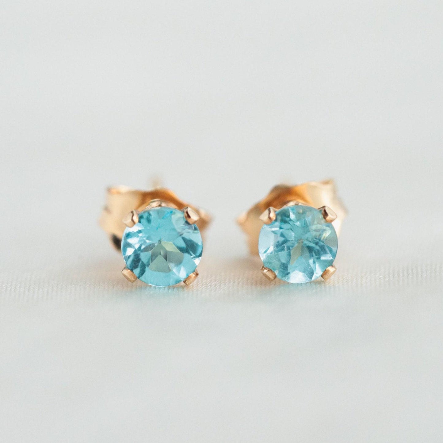 Apatite stud earrings - 14K