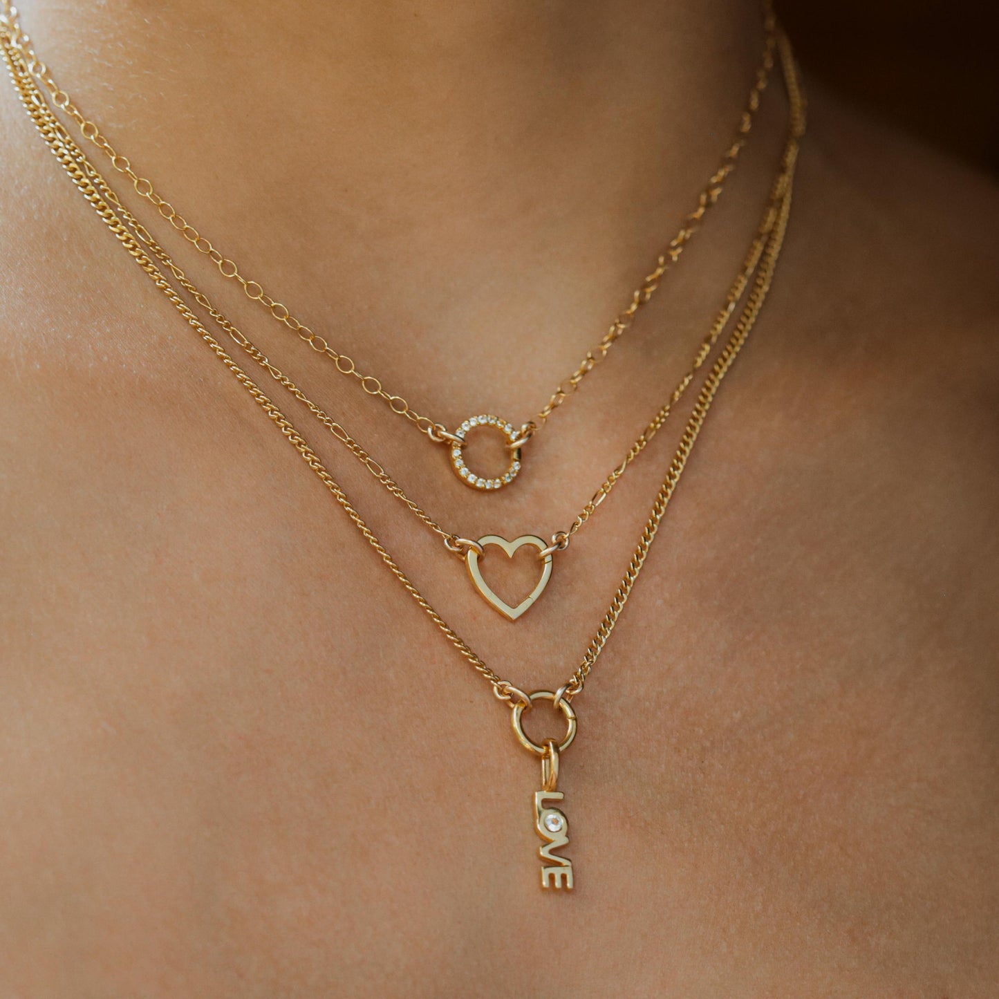 14k gold filled curb chain necklace from Earthly Abundance, close-up of the shiny, textured gold chain links.