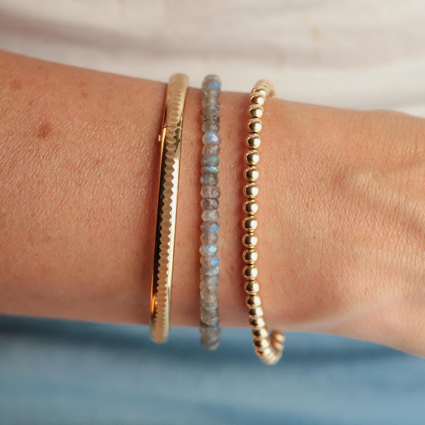 Labradorite protection bracelet from Earthly Abundance featuring polished Labradorite stones on an elastic band.