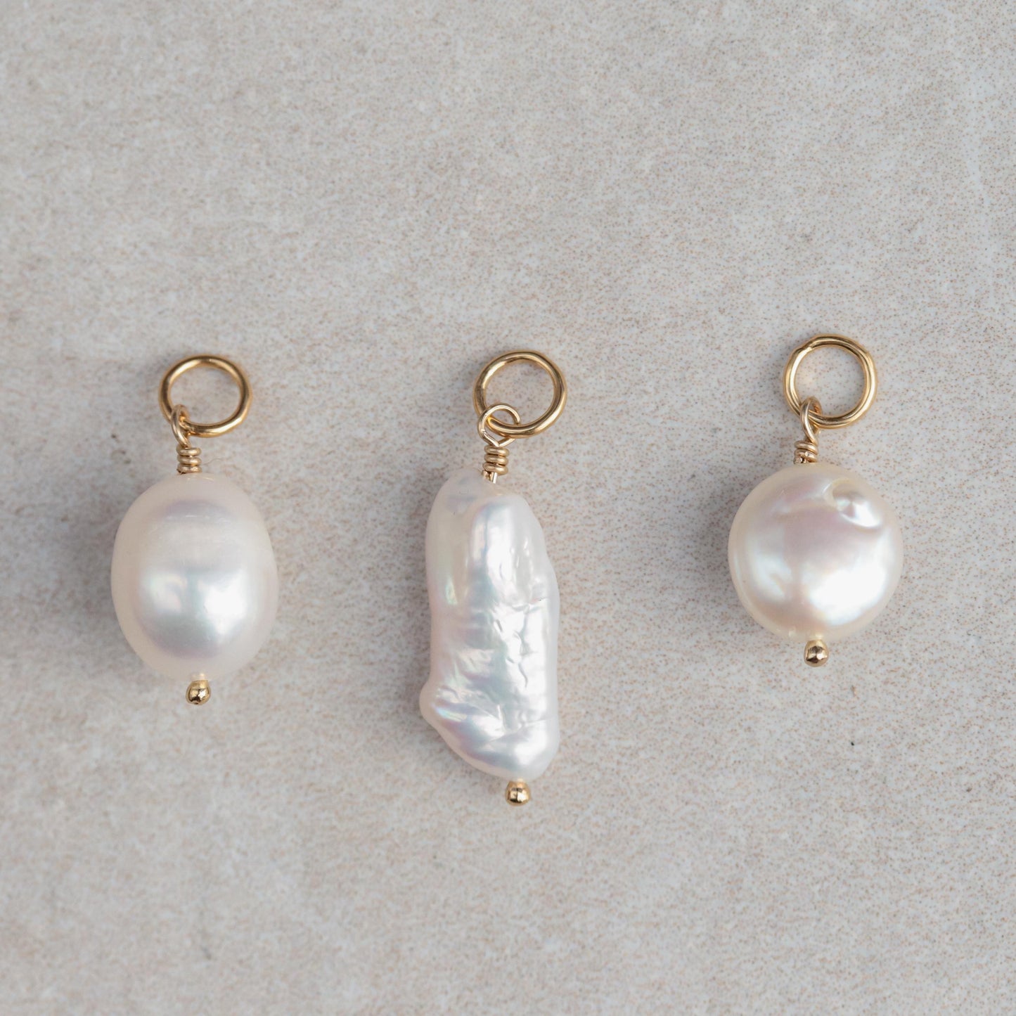 Elegant freshwater pearl pendant in 14K gold, featuring a luminous pearl suspended from a delicate gold chain.