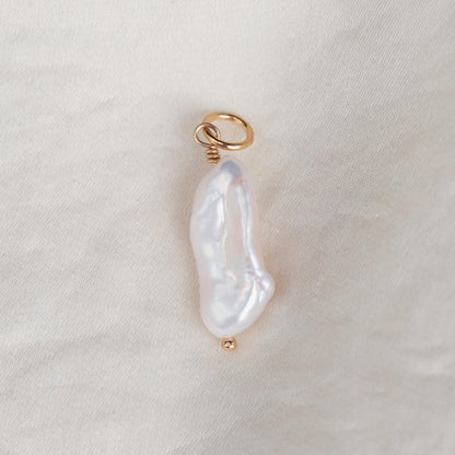 Freshwater pearl pendant in 14K gold from Earthly Abundance featuring a lustrous white pearl on a delicate chain.