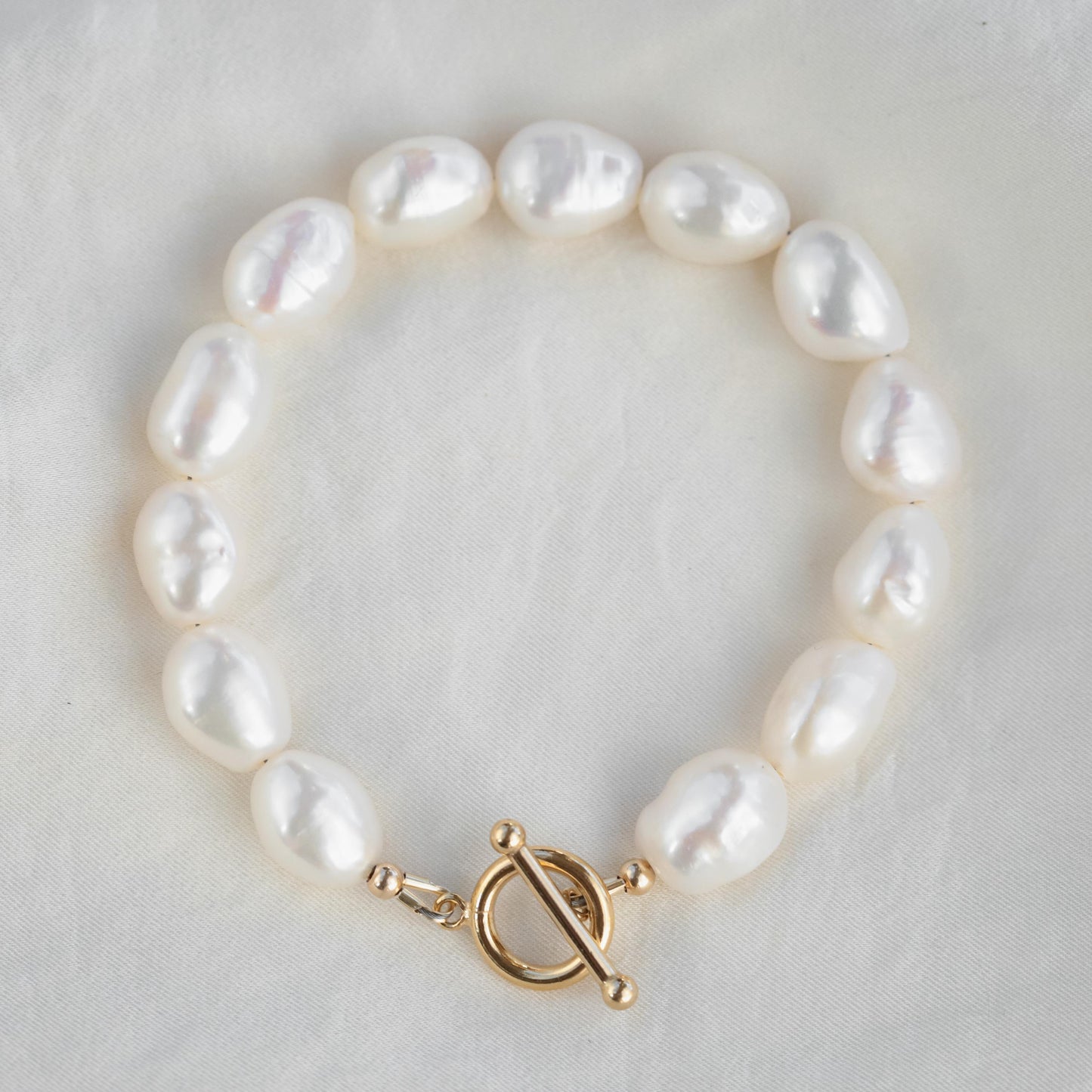 Chunky Freshwater Pearl bracelet | Pearl toggle bracelet | fun freshwater pearl bracelet | gold freshwater pearl bracelet | large pearls W