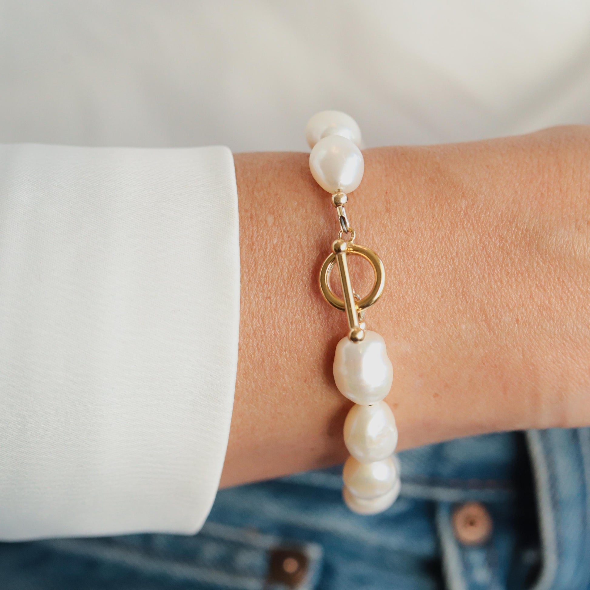 Chunky Freshwater Pearl bracelet | Pearl toggle bracelet | fun freshwater pearl bracelet | gold freshwater pearl bracelet | large pearls W