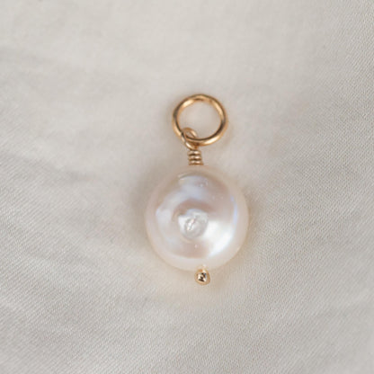 Freshwater pearl pendant