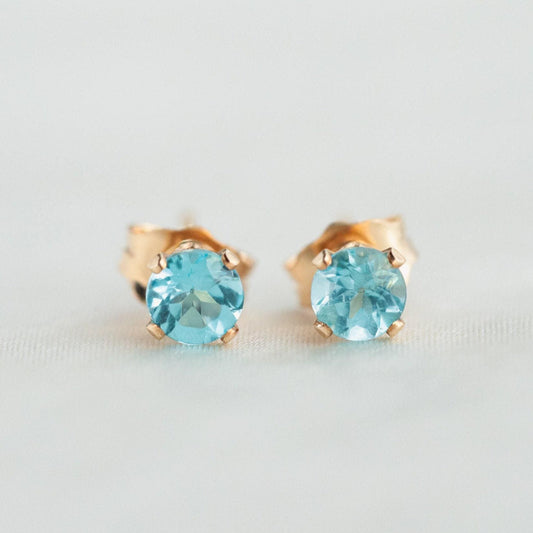 Apatite studs - 14K