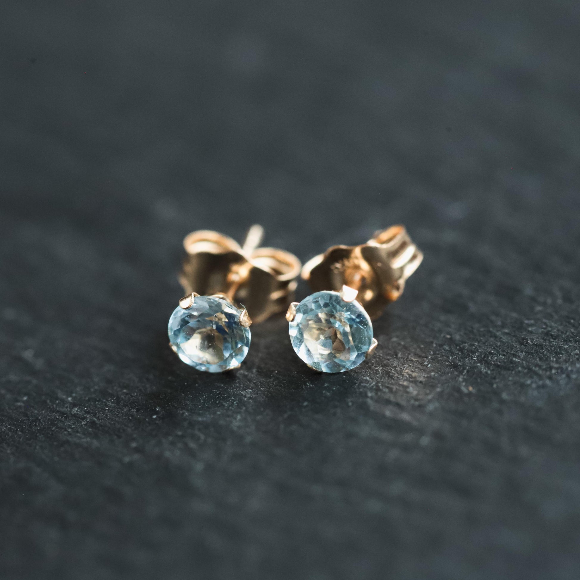 Blue topaz earring - 14K