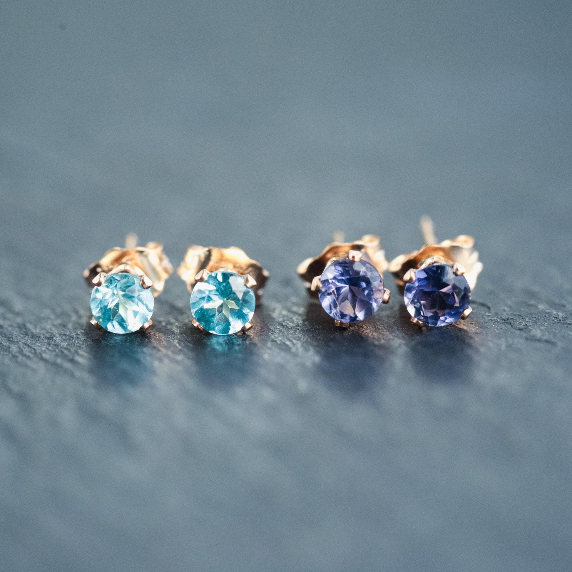 Iolite stud earring - 14K