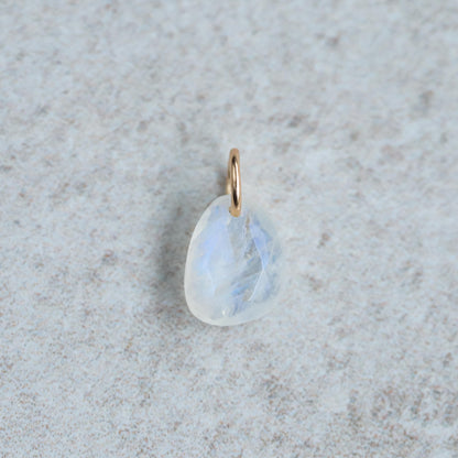 Rainbow moonstone pendant - 14K