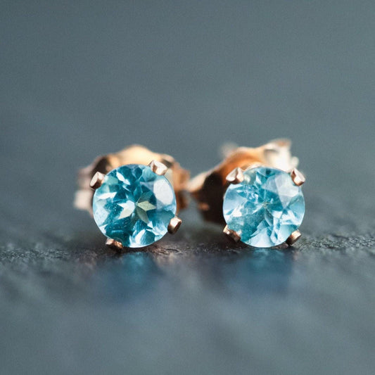 Apatite studs - 14K
