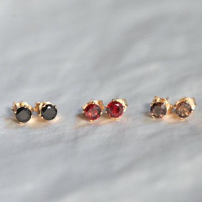 Garnet studs - 14K