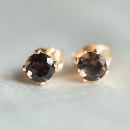 Smoky quartz stud earring from Earthly Abundance featuring a faceted smoky quartz gemstone on a silver setting.
