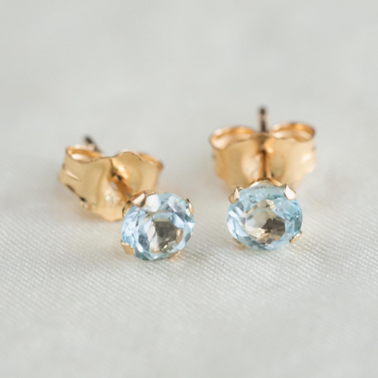 Blue topaz earring - 14K