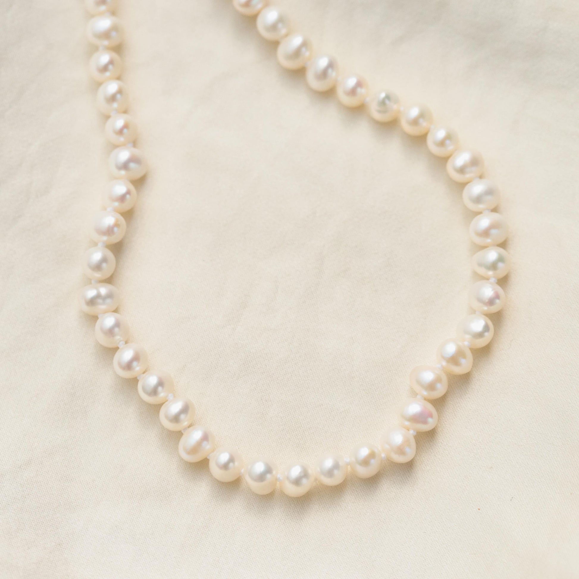 14K GOLD Knotted Pearl necklace | Pearl necklace 14K gold | Boho freshwater pearl necklace | pearl necklace gold