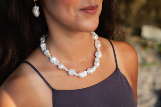 Baroque pearl hoops - 14K