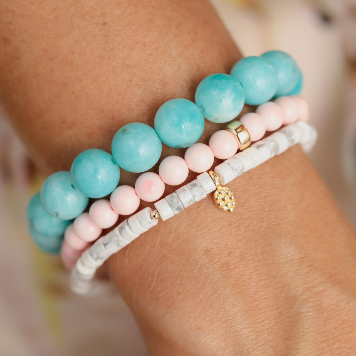 Howlite heishi leaf bracelet