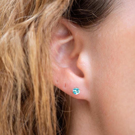Apatite studs - 14K