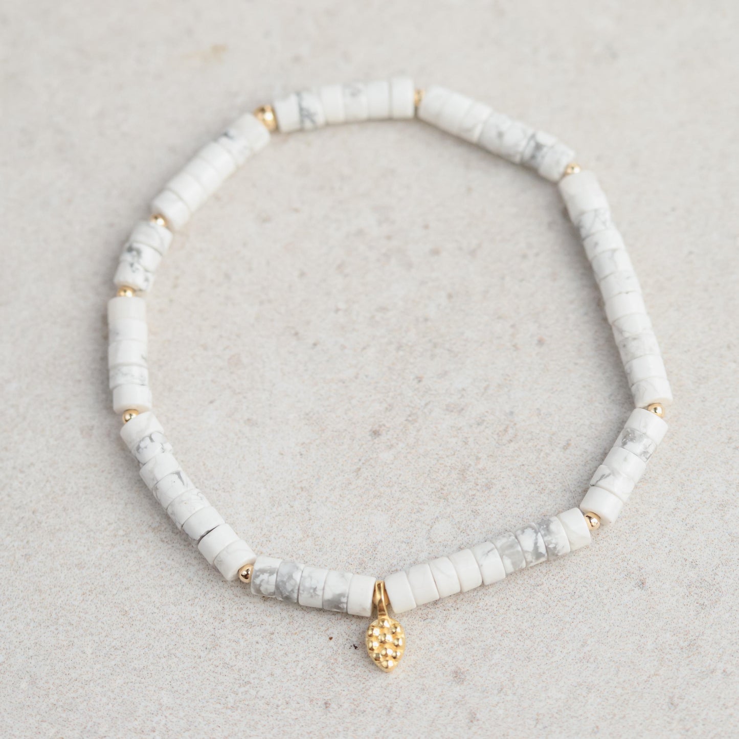 Howlite heishi leaf bracelet