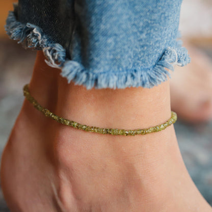 Peridot Anklet – Green Gemstone Anklet, Gold Filled, Freshwater Pearl Detail, Adjustable Summer Jewelry