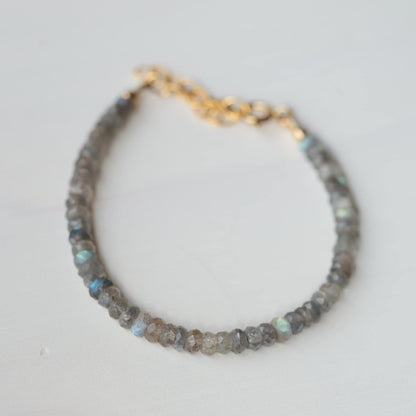 Labradorite protection bracelet from Earthly Abundance featuring polished Labradorite stones on an elastic band.