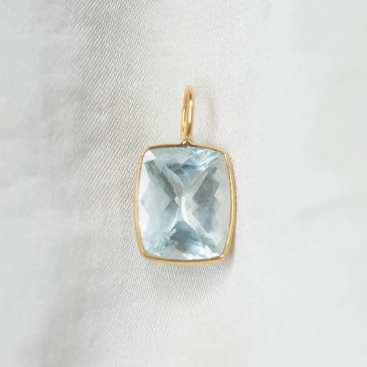 Elegant ocean-inspired jewelry featuring aquamarine gemstone and solid 14K gold from Earthly Abundance.